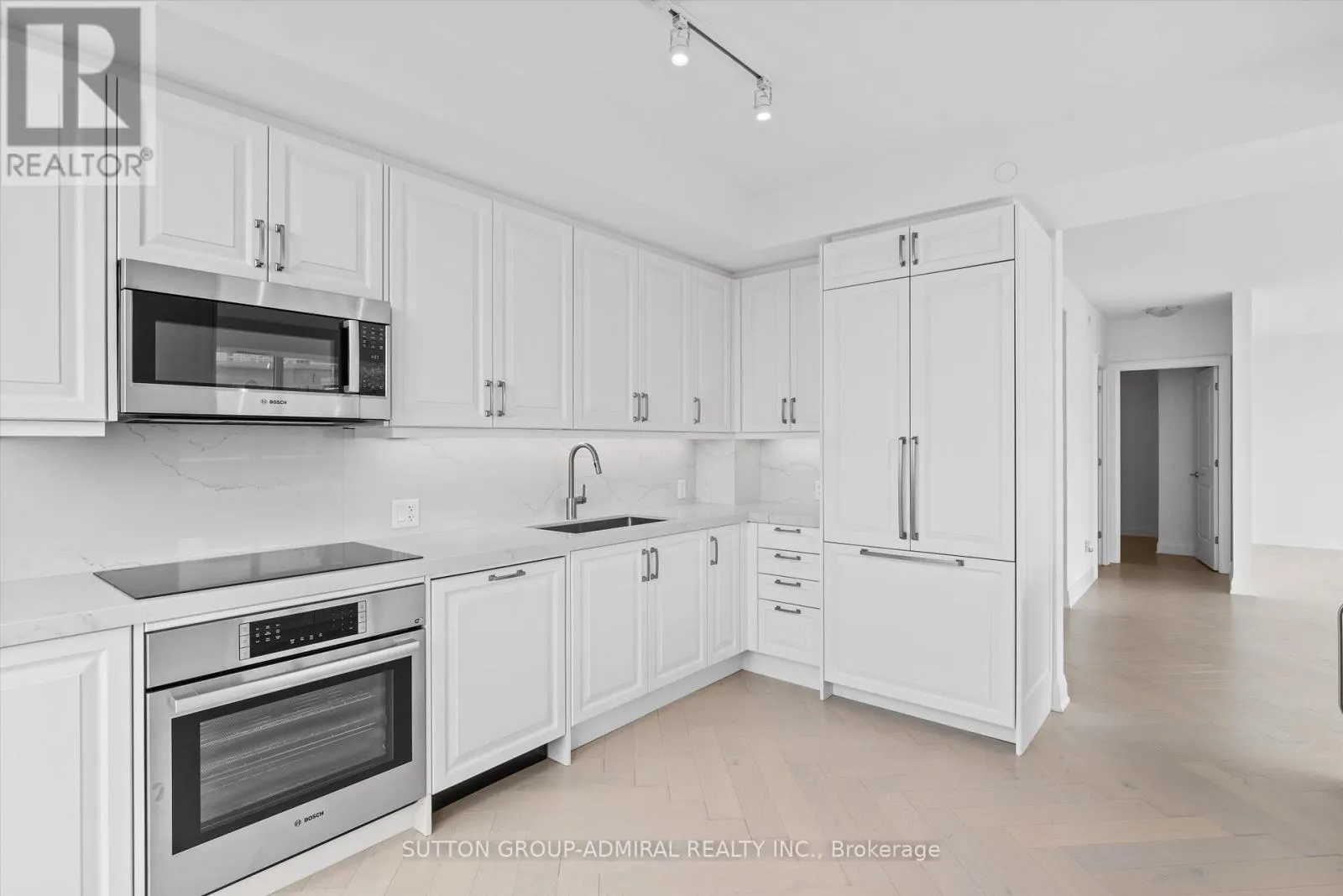 305 - 10 GATINEAU DRIVE