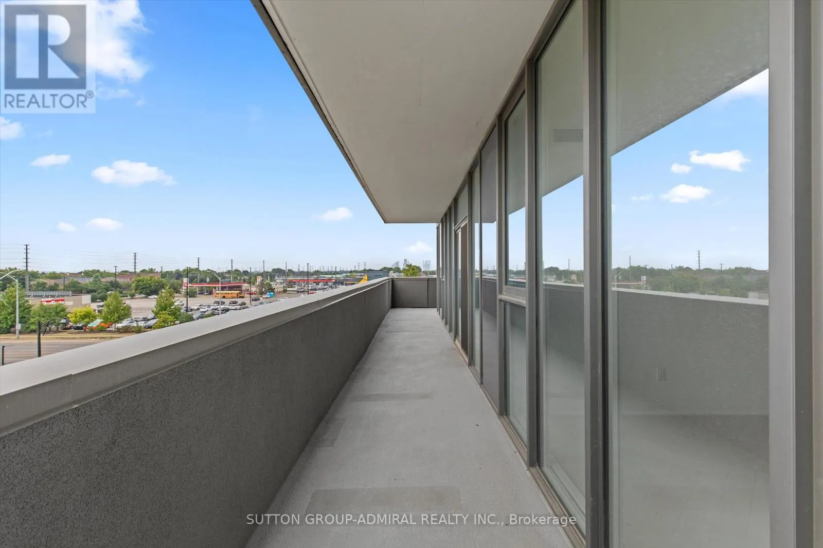 305 - 10 GATINEAU DRIVE