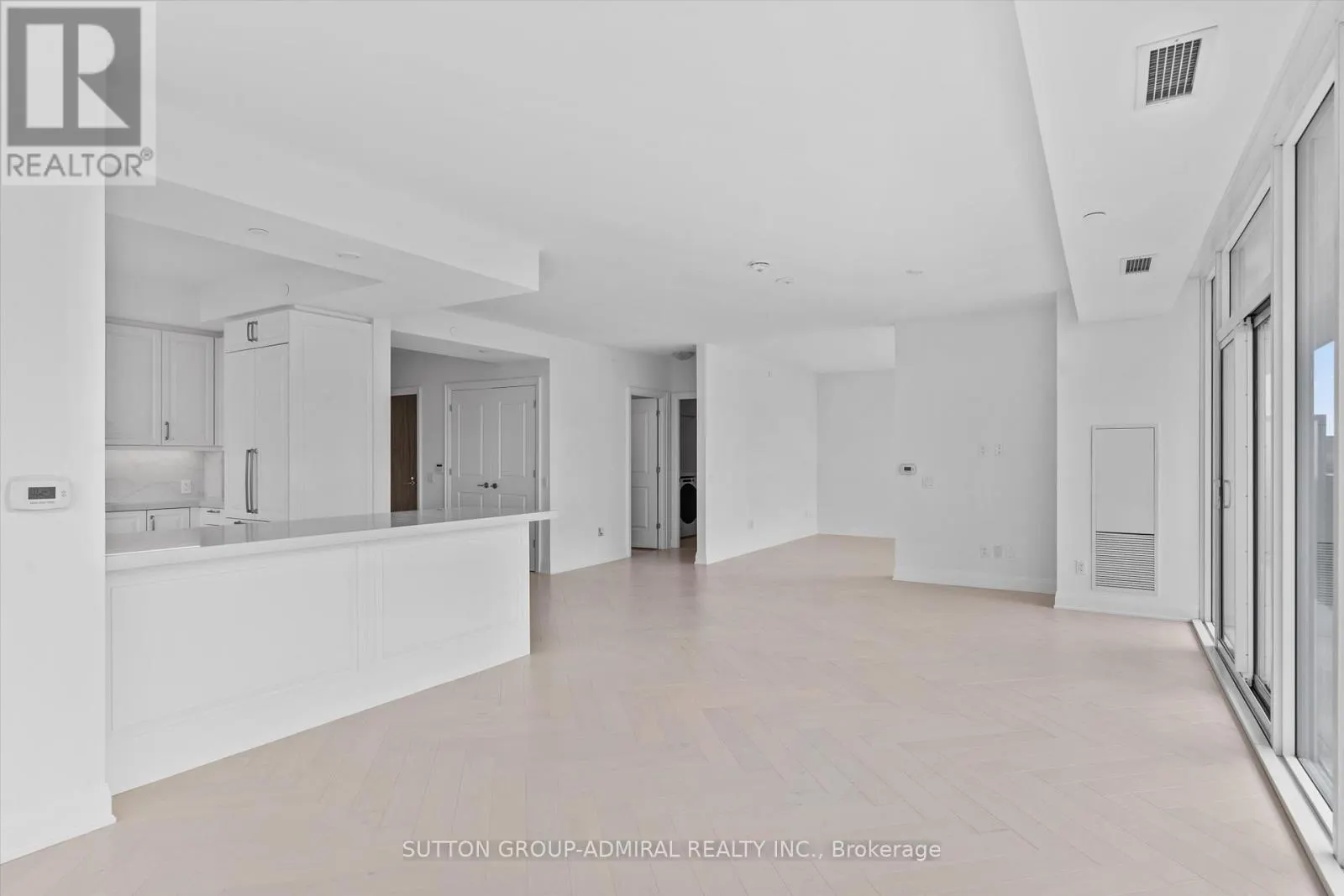 305 - 10 GATINEAU DRIVE