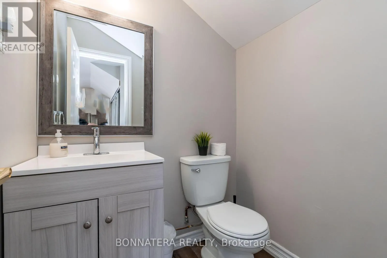 687 INNISFIL BEACH ROAD