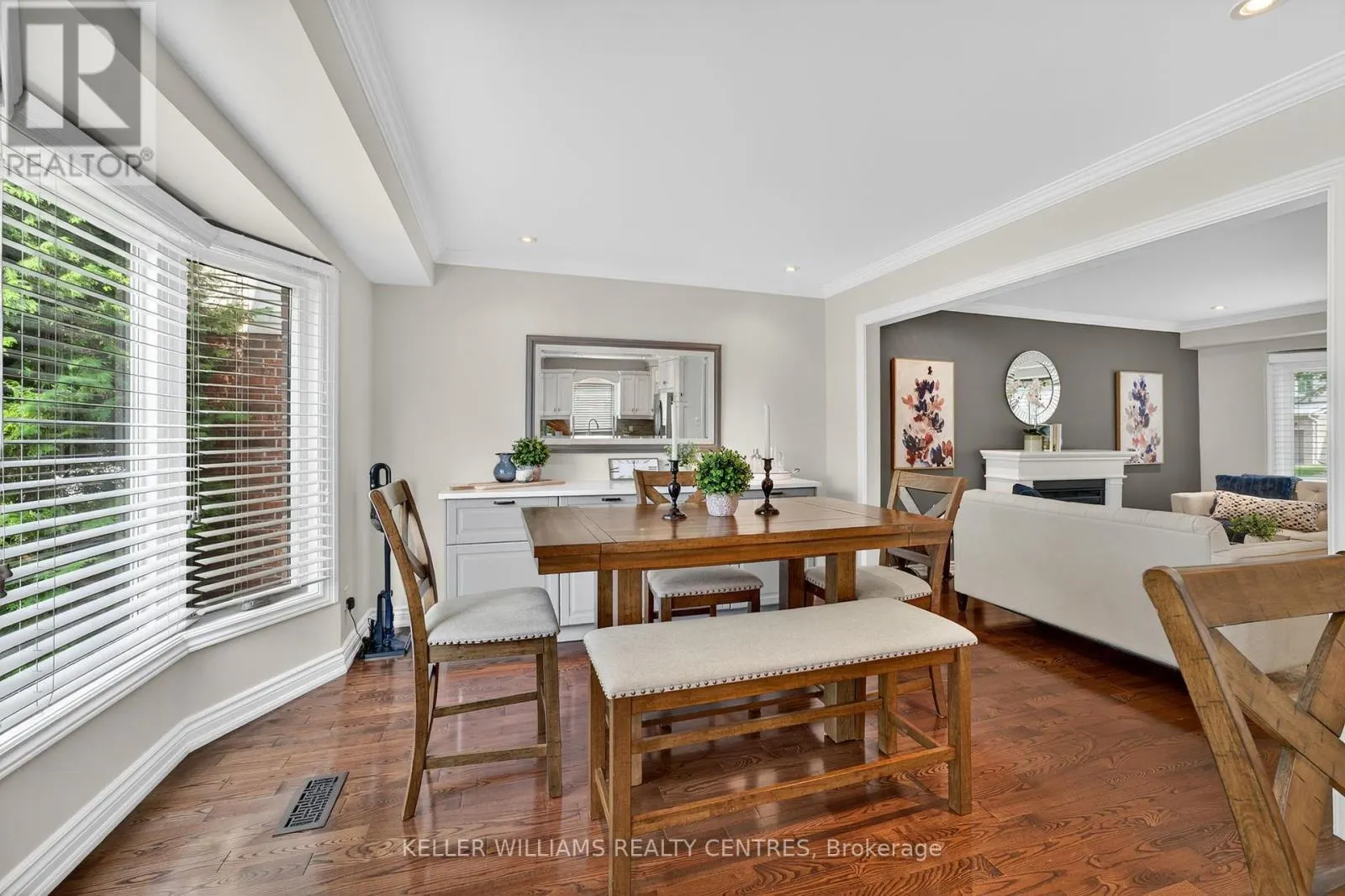 42 BUCHANAN CRESCENT