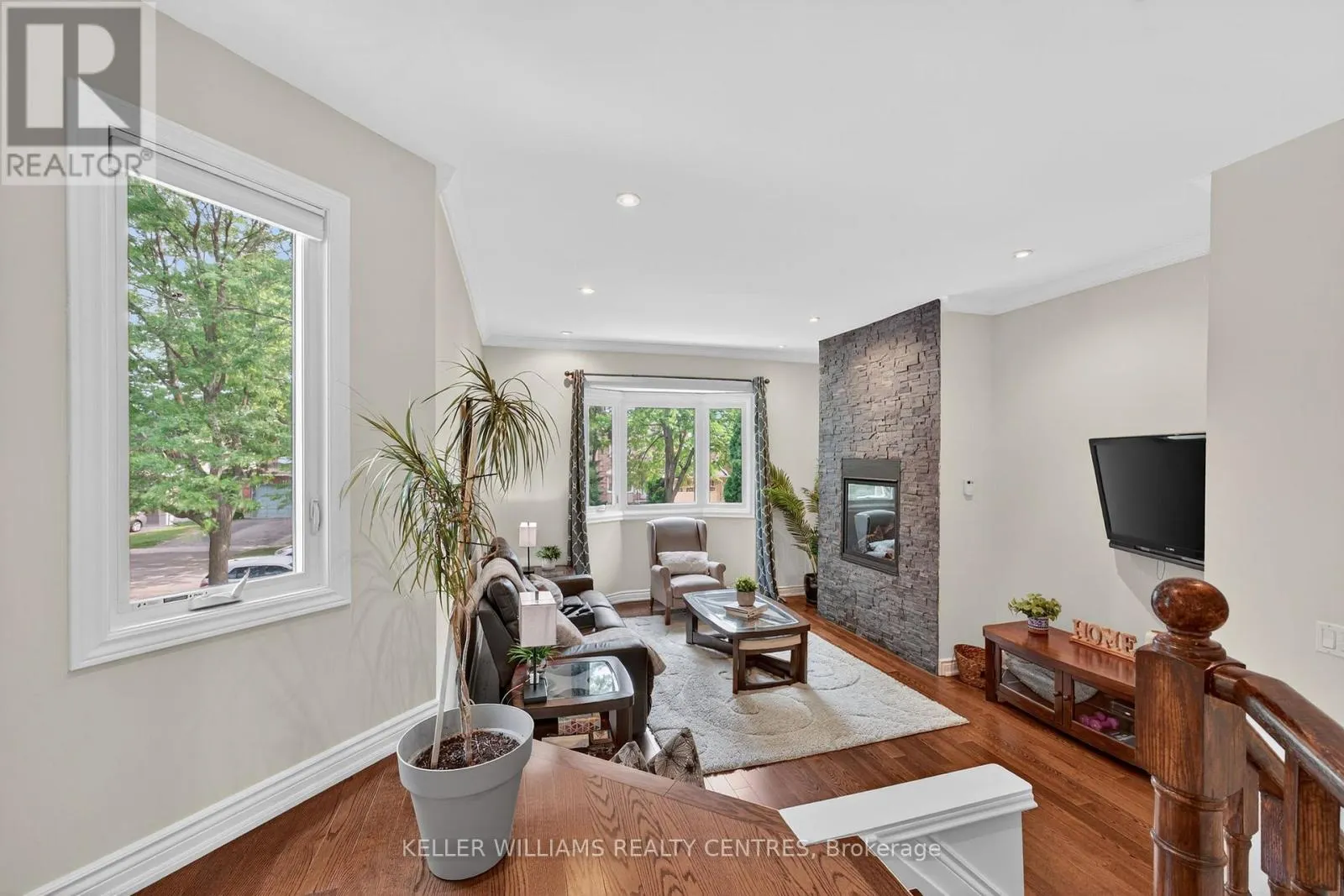 42 BUCHANAN CRESCENT