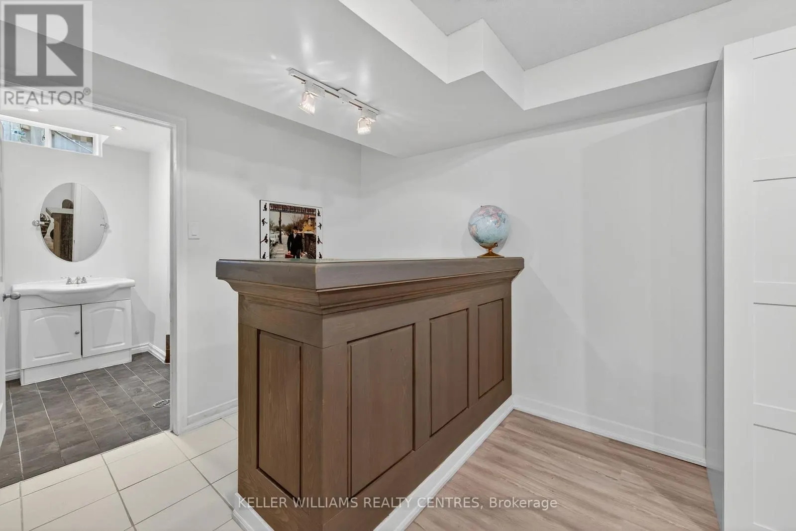 42 BUCHANAN CRESCENT