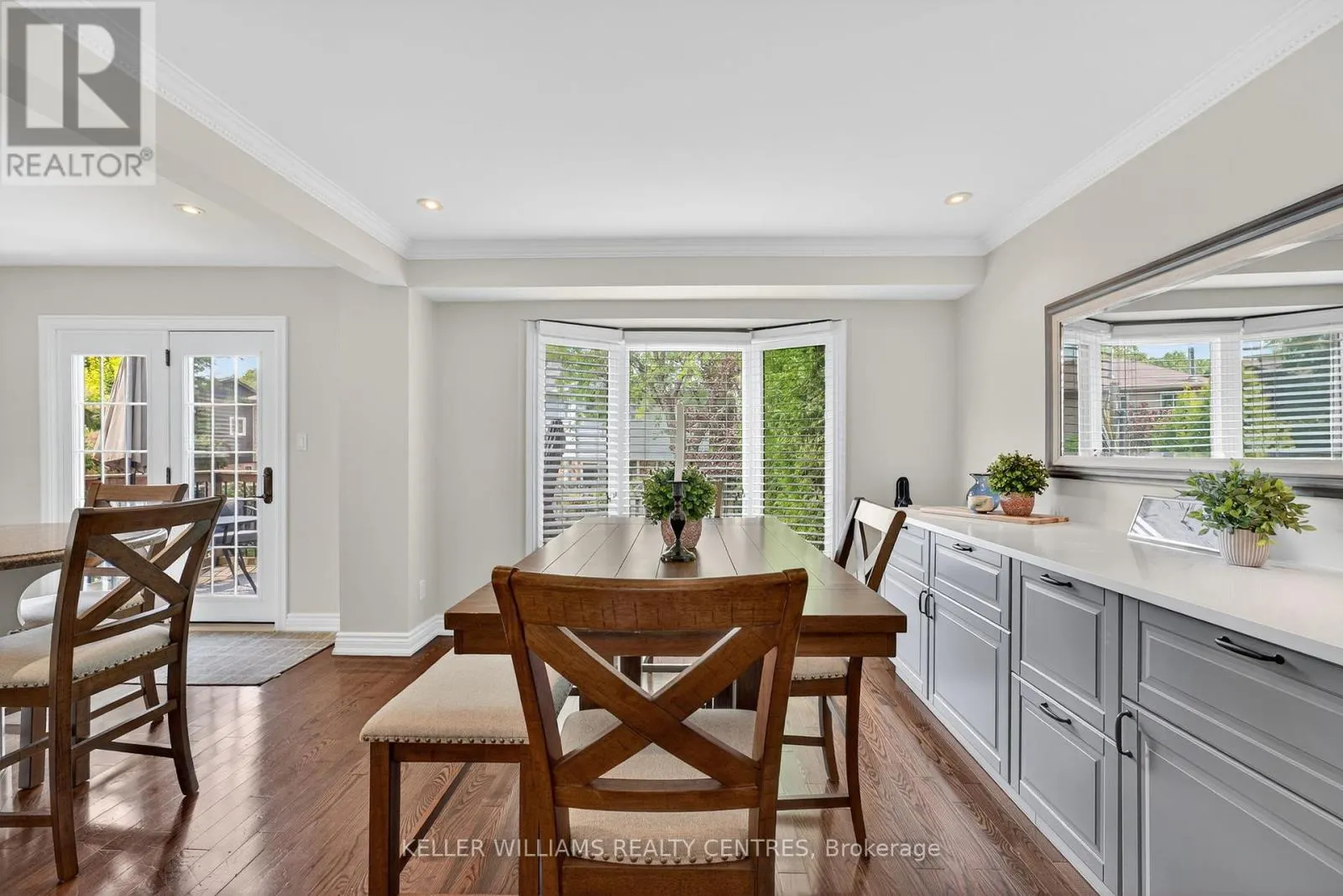 42 BUCHANAN CRESCENT