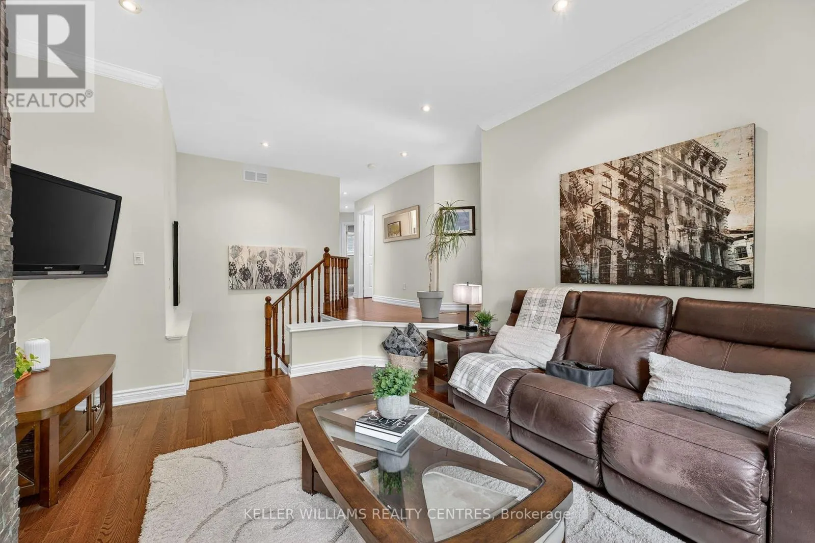 42 BUCHANAN CRESCENT