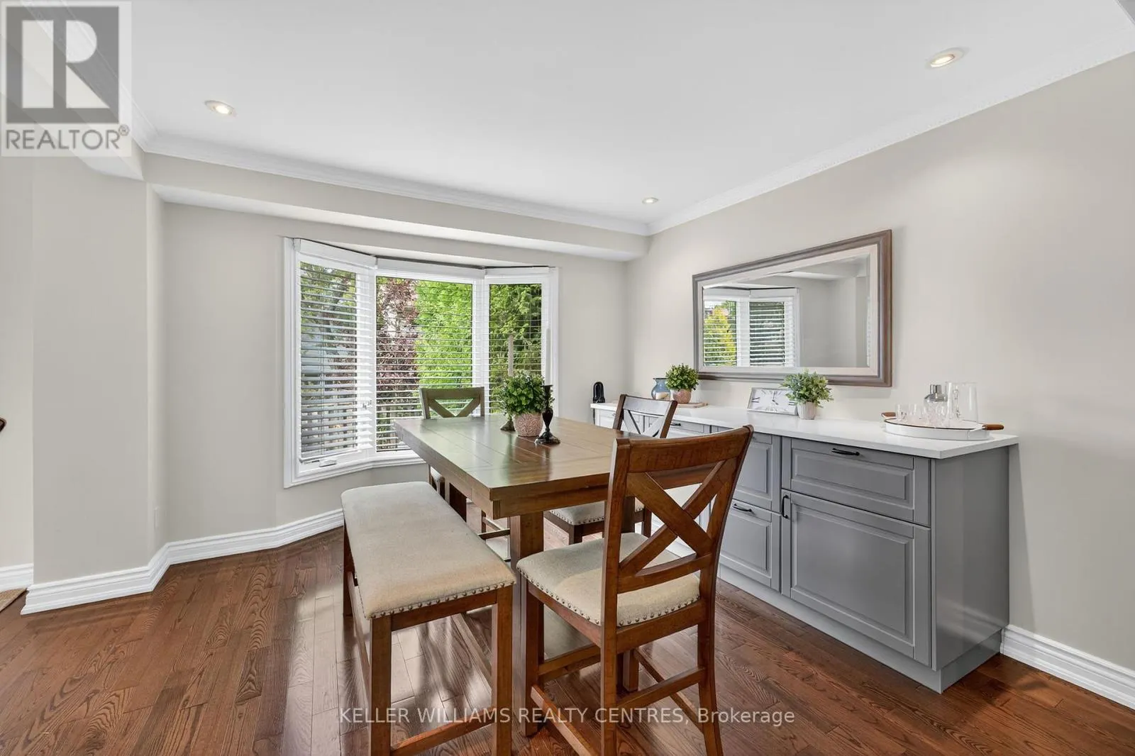 42 BUCHANAN CRESCENT