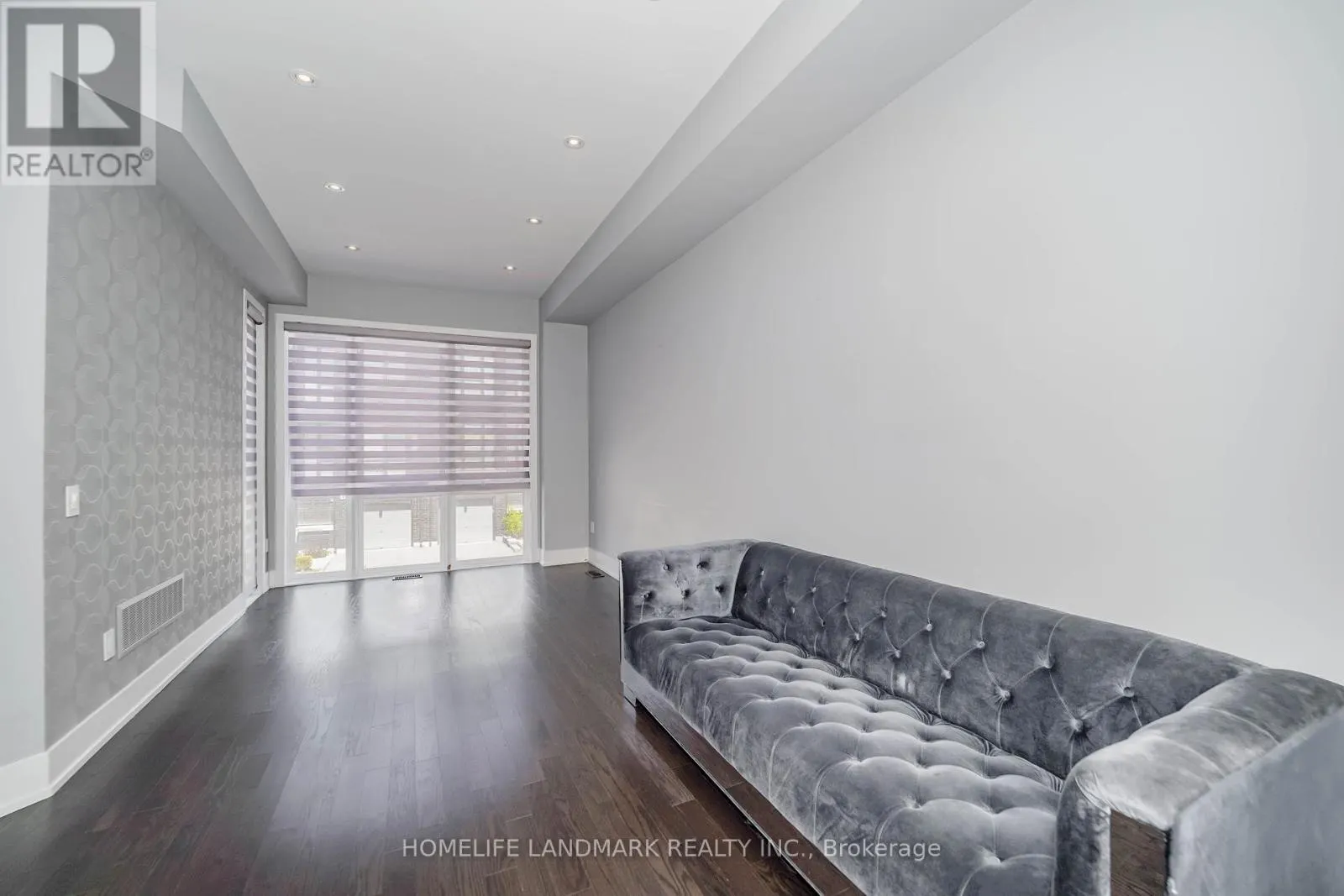 8 CRESTRIDGE DRIVE