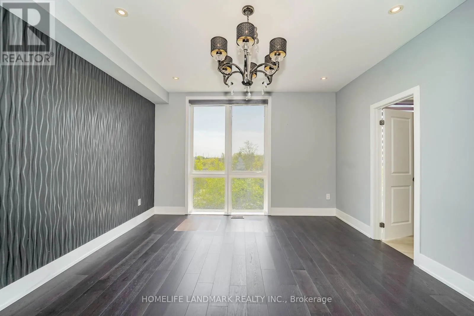 8 CRESTRIDGE DRIVE