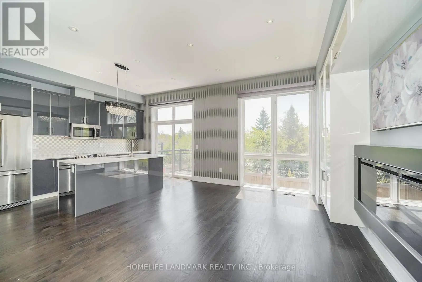 8 CRESTRIDGE DRIVE