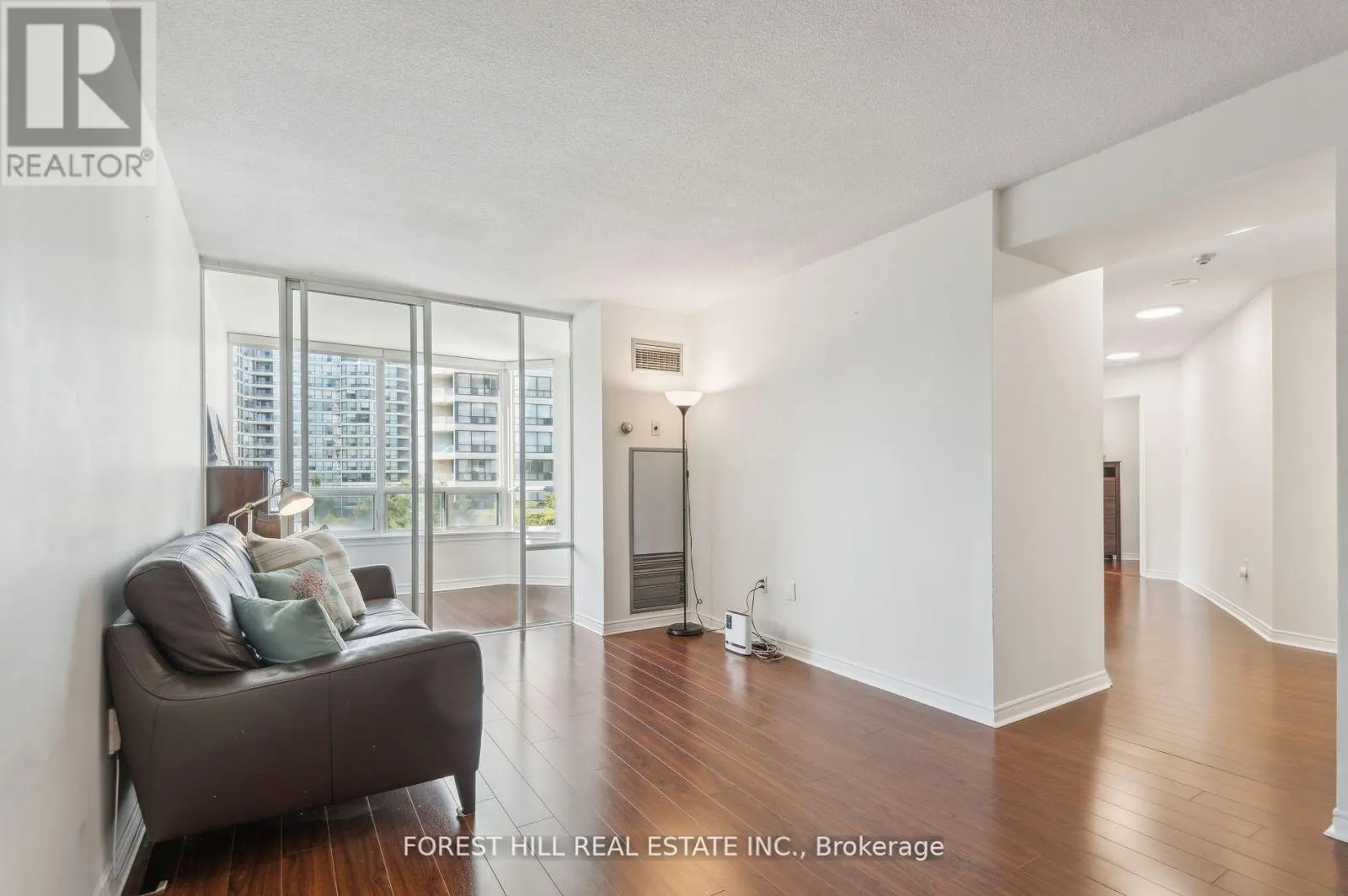 401 - 7250 YONGE STREET
