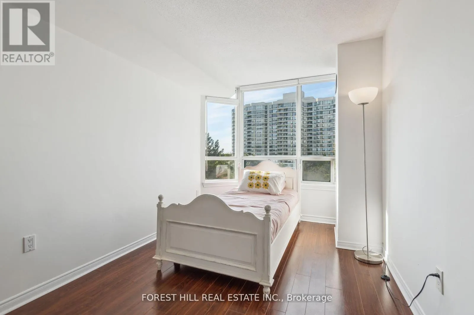 401 - 7250 YONGE STREET