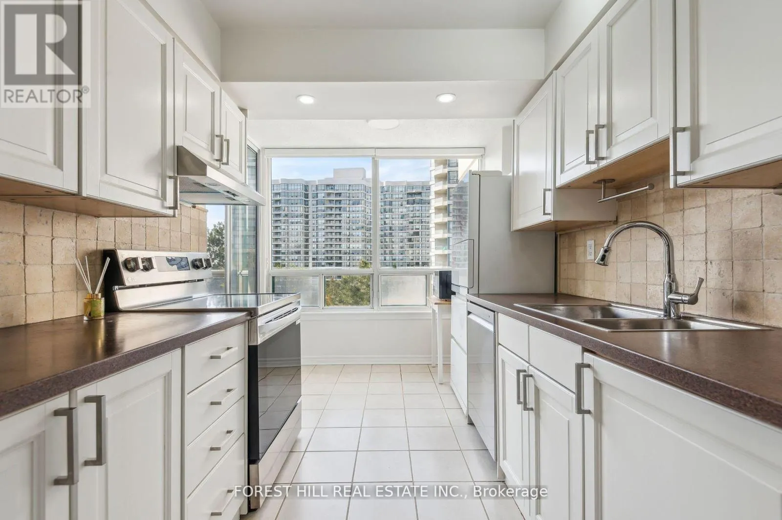 401 - 7250 YONGE STREET
