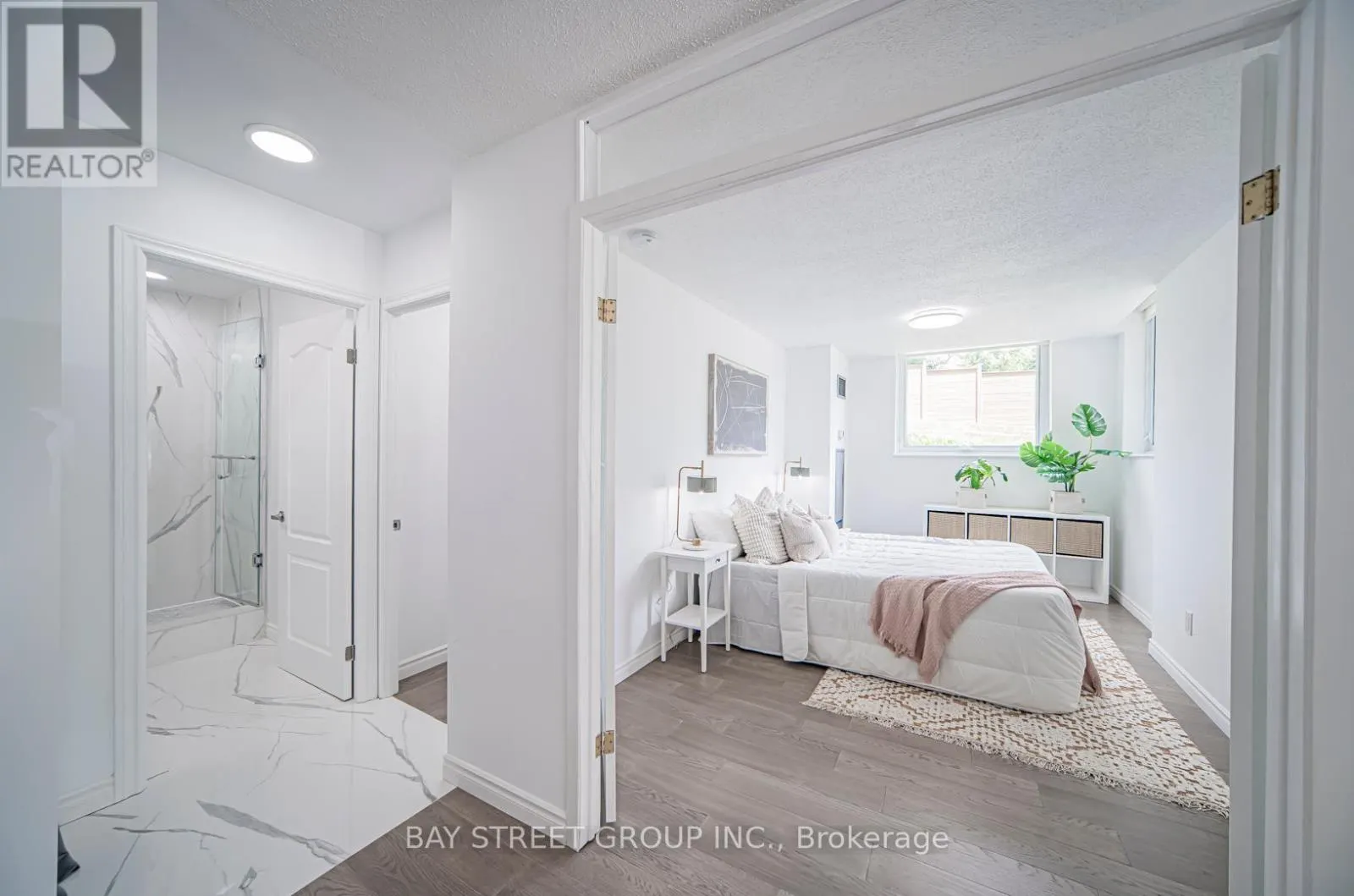 102 - 326 MAJOR MACKENZIE DRIVE E