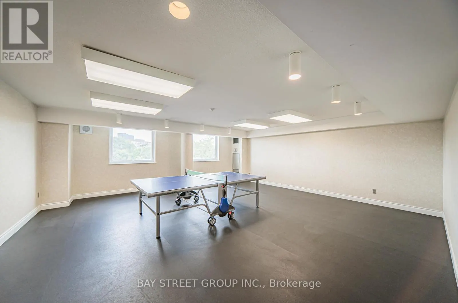 102 - 326 MAJOR MACKENZIE DRIVE E