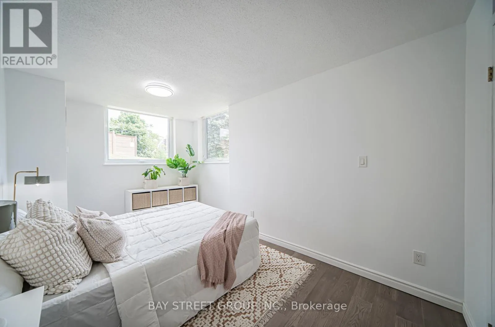 102 - 326 MAJOR MACKENZIE DRIVE E