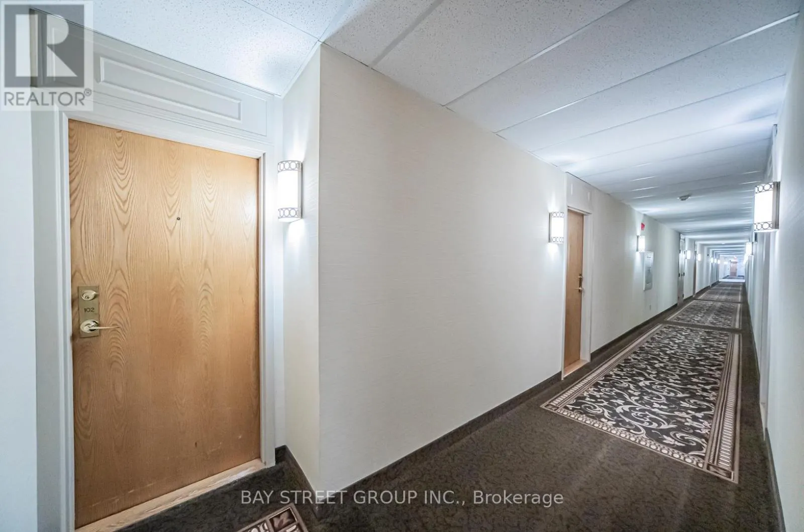 102 - 326 MAJOR MACKENZIE DRIVE E