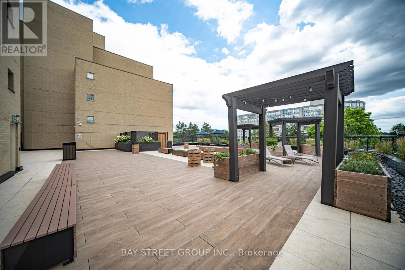 102 - 326 MAJOR MACKENZIE DRIVE E