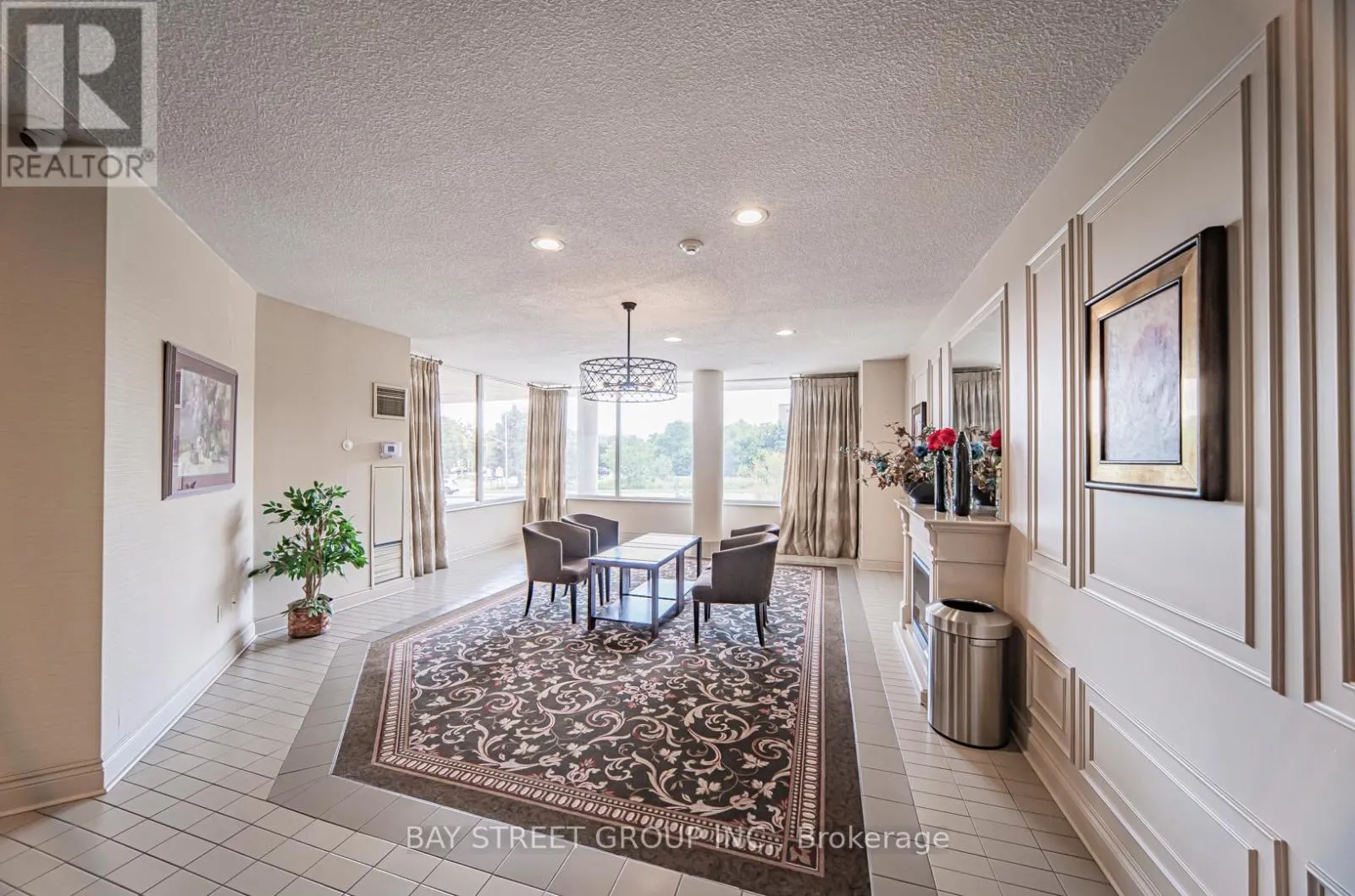 102 - 326 MAJOR MACKENZIE DRIVE E