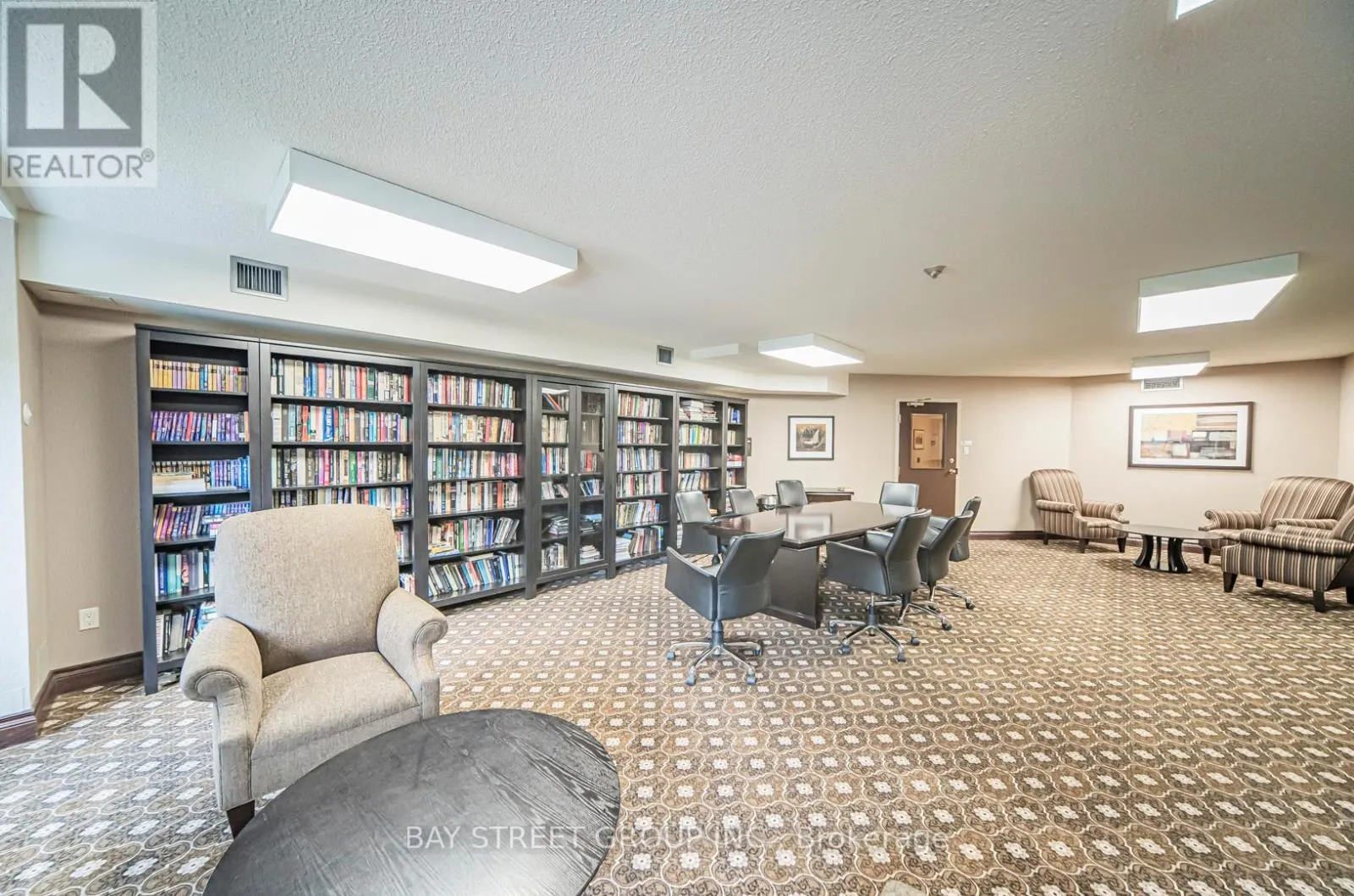 102 - 326 MAJOR MACKENZIE DRIVE E