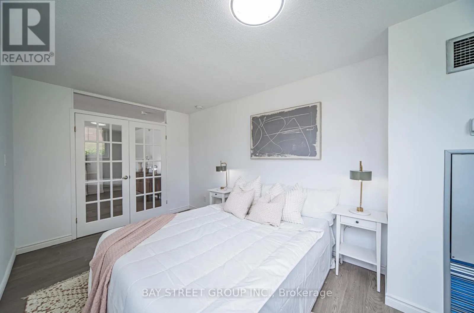 102 - 326 MAJOR MACKENZIE DRIVE E