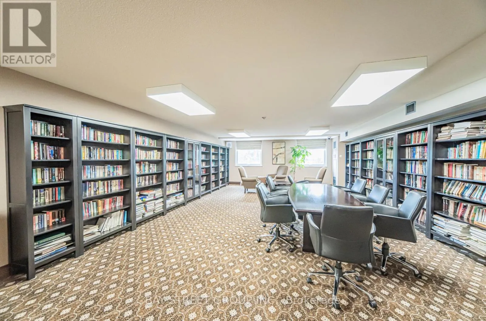 102 - 326 MAJOR MACKENZIE DRIVE E