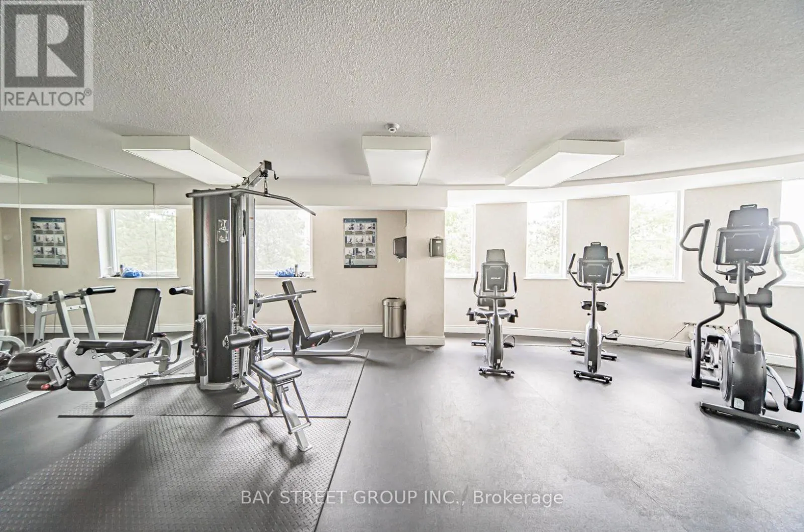 102 - 326 MAJOR MACKENZIE DRIVE E