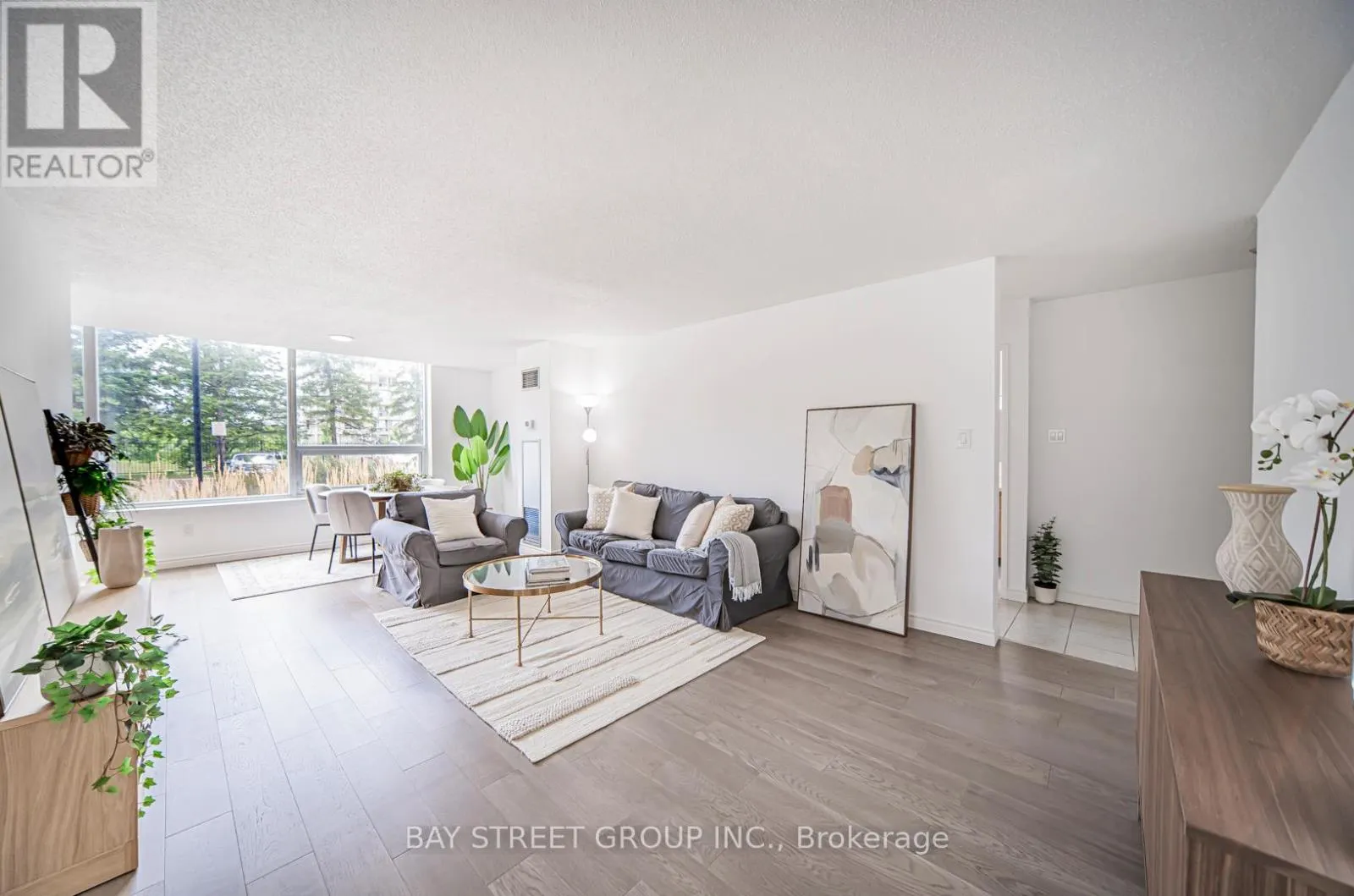 102 - 326 MAJOR MACKENZIE DRIVE E