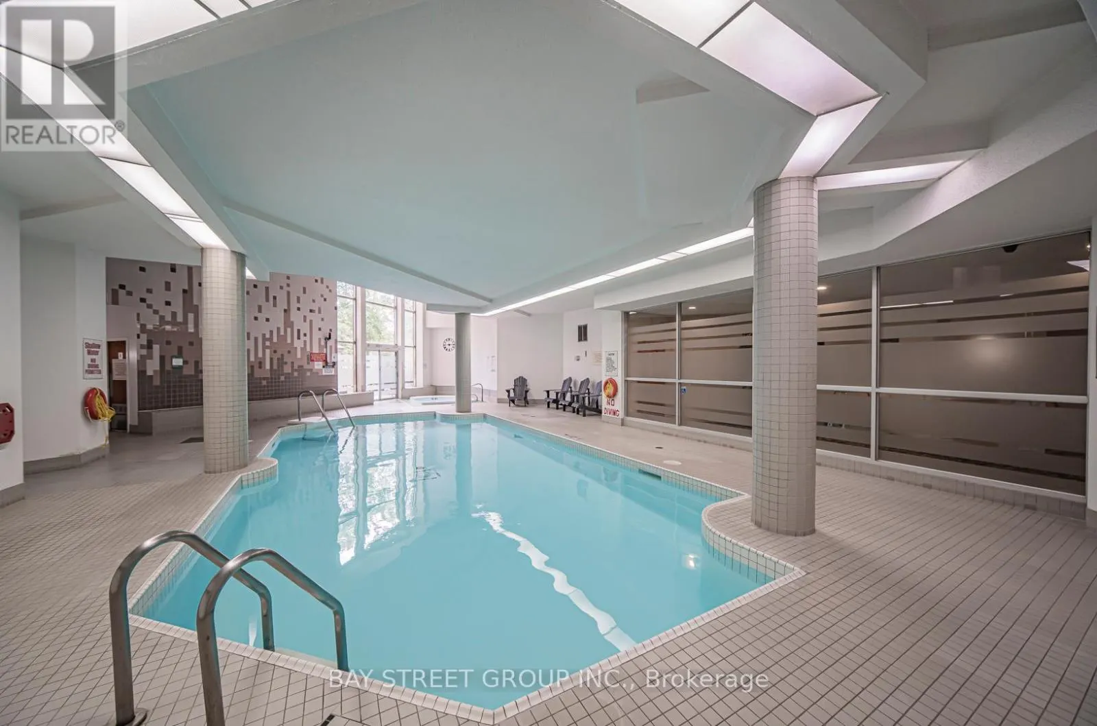 102 - 326 MAJOR MACKENZIE DRIVE E