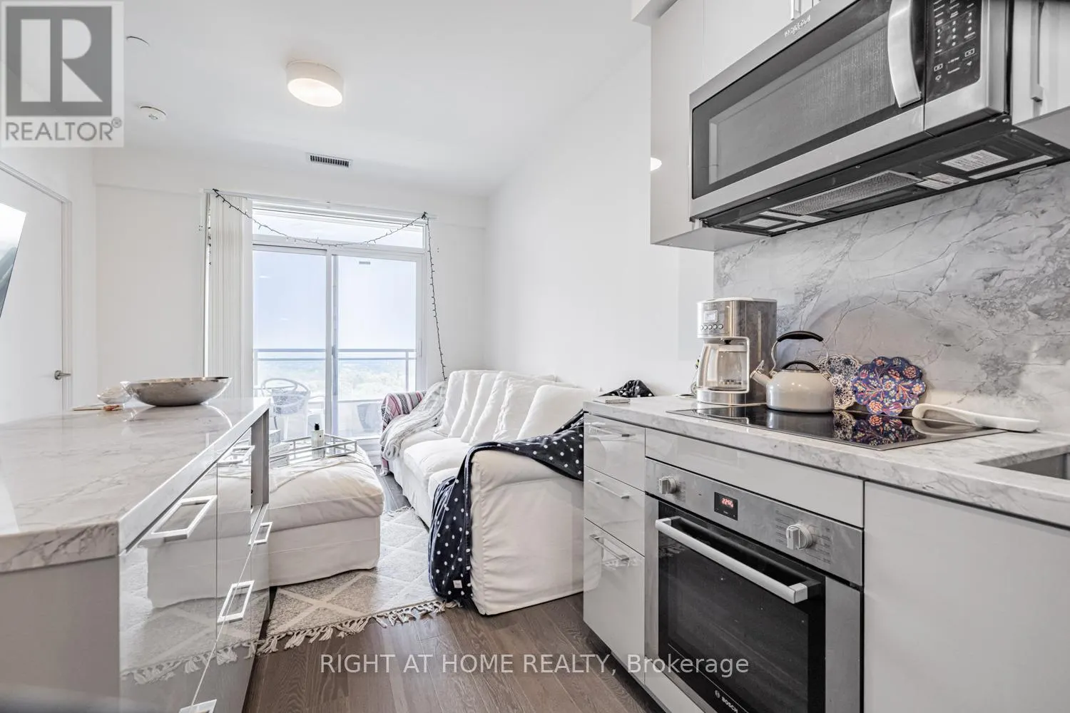 1207 - 1 GRANDVIEW AVENUE