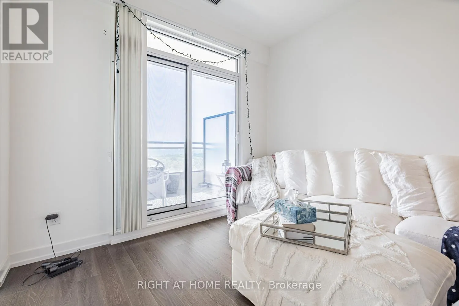 1207 - 1 GRANDVIEW AVENUE