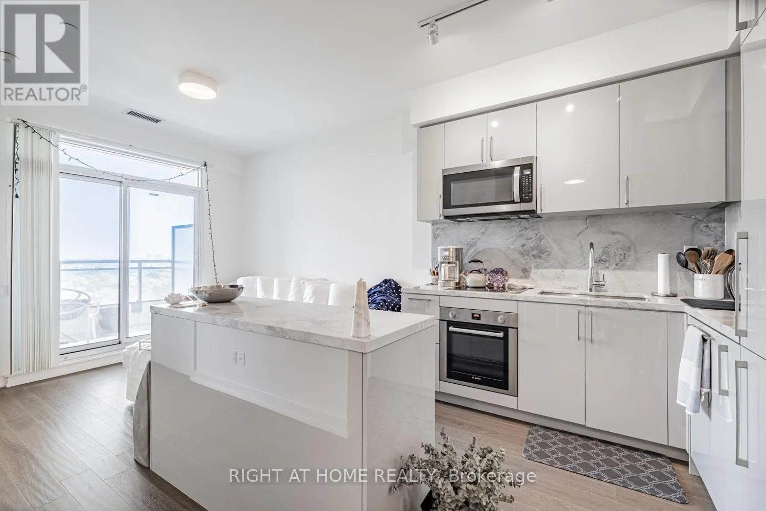 1207 - 1 GRANDVIEW AVENUE