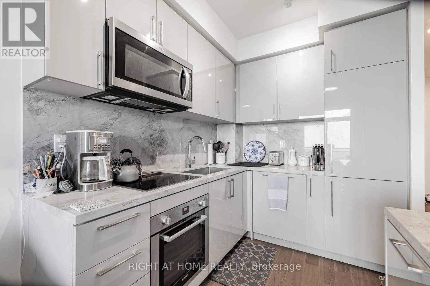 1207 - 1 GRANDVIEW AVENUE