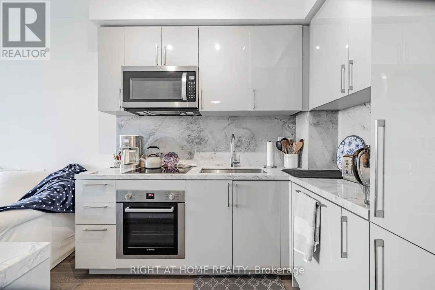 1207 - 1 GRANDVIEW AVENUE