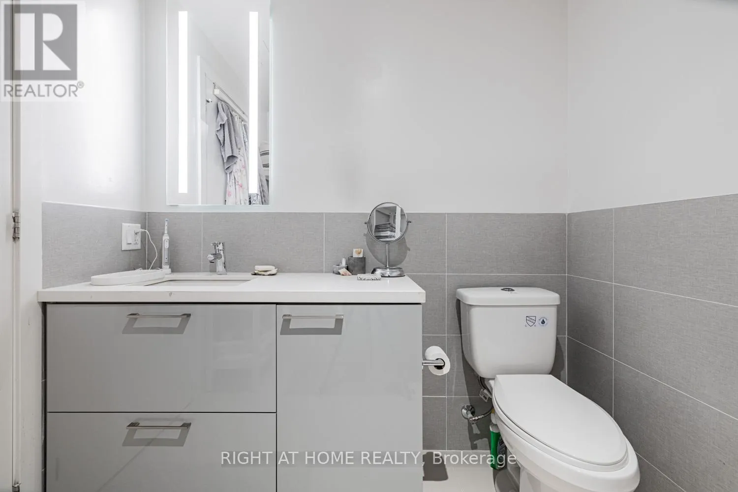 1207 - 1 GRANDVIEW AVENUE