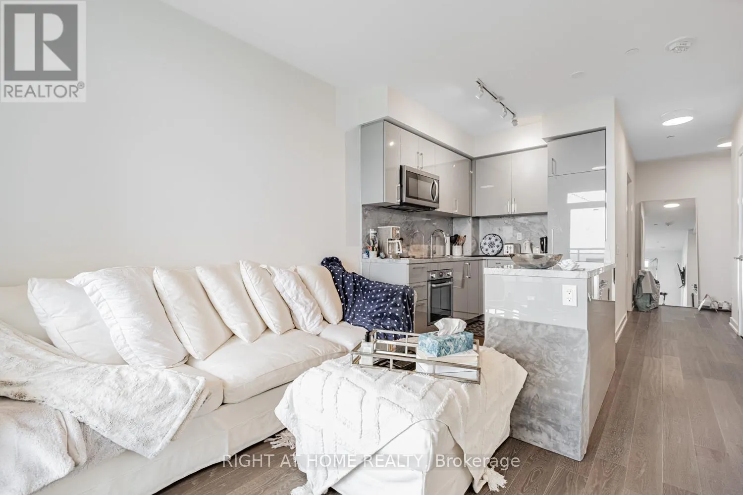 1207 - 1 GRANDVIEW AVENUE