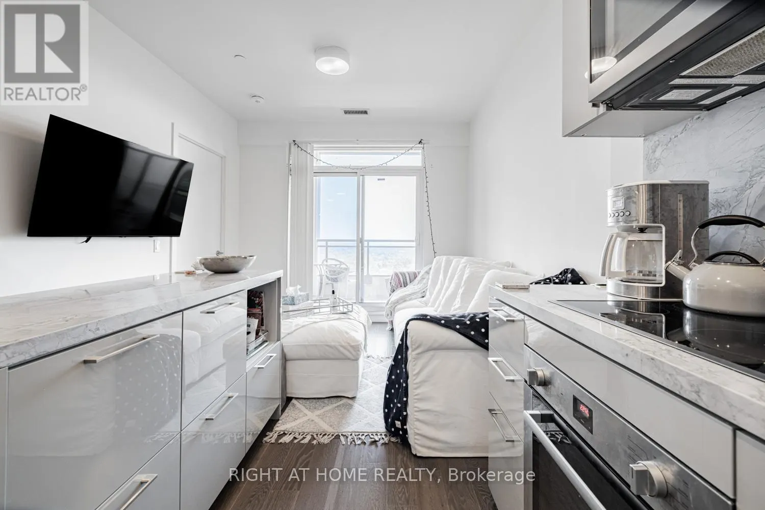 1207 - 1 GRANDVIEW AVENUE