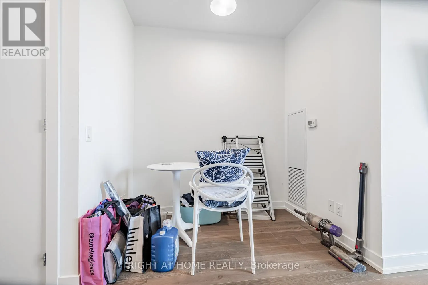 1207 - 1 GRANDVIEW AVENUE