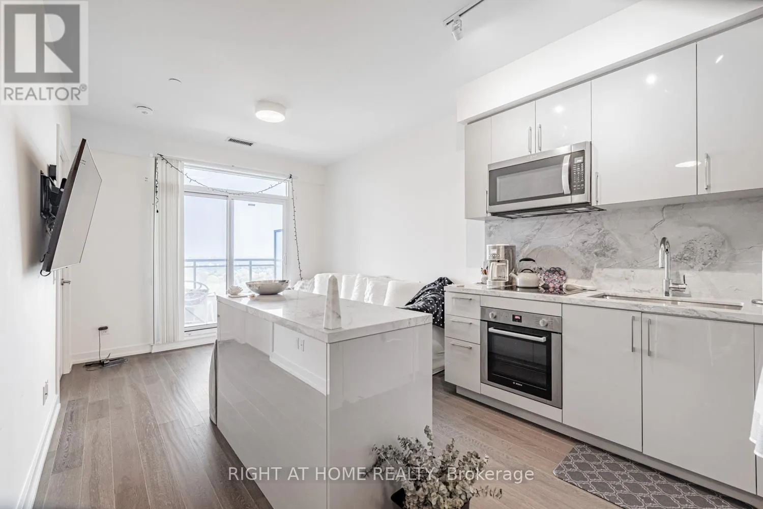 1207 - 1 GRANDVIEW AVENUE