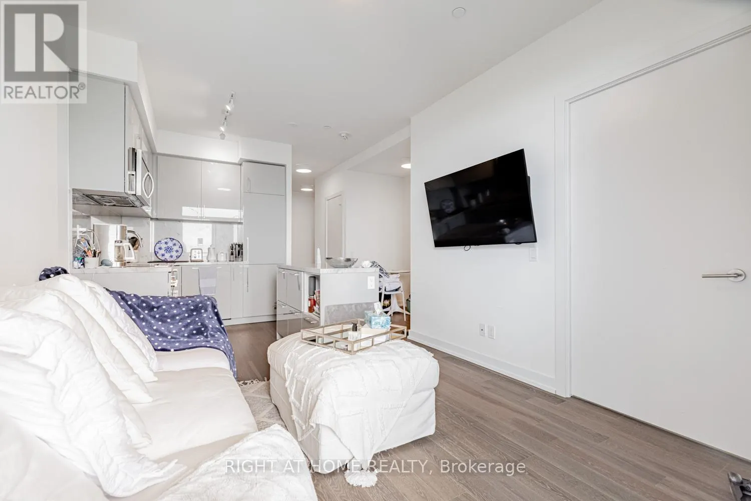 1207 - 1 GRANDVIEW AVENUE