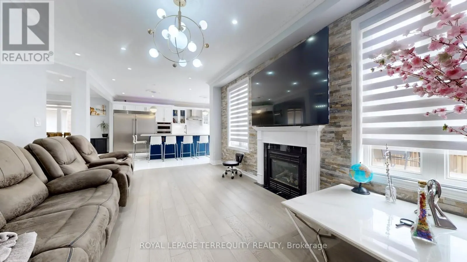 31 CHALONE CRESCENT