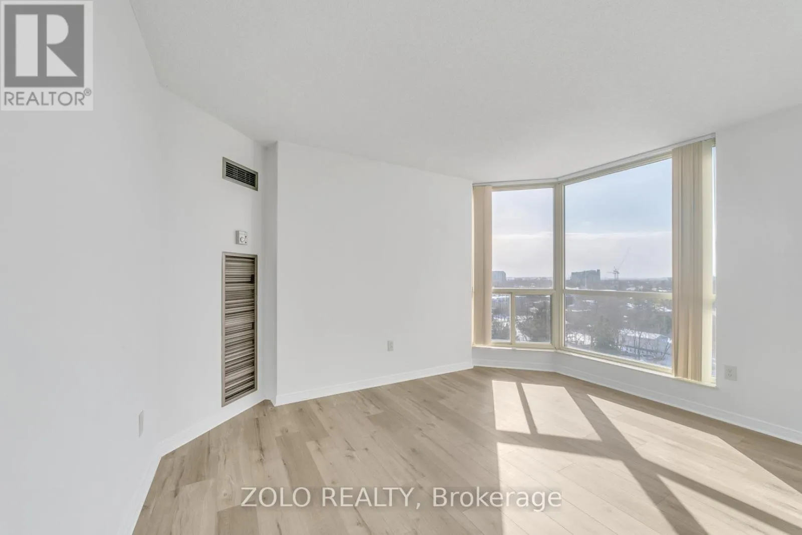 819 - 309 MAJOR MACKENZIE DRIVE E