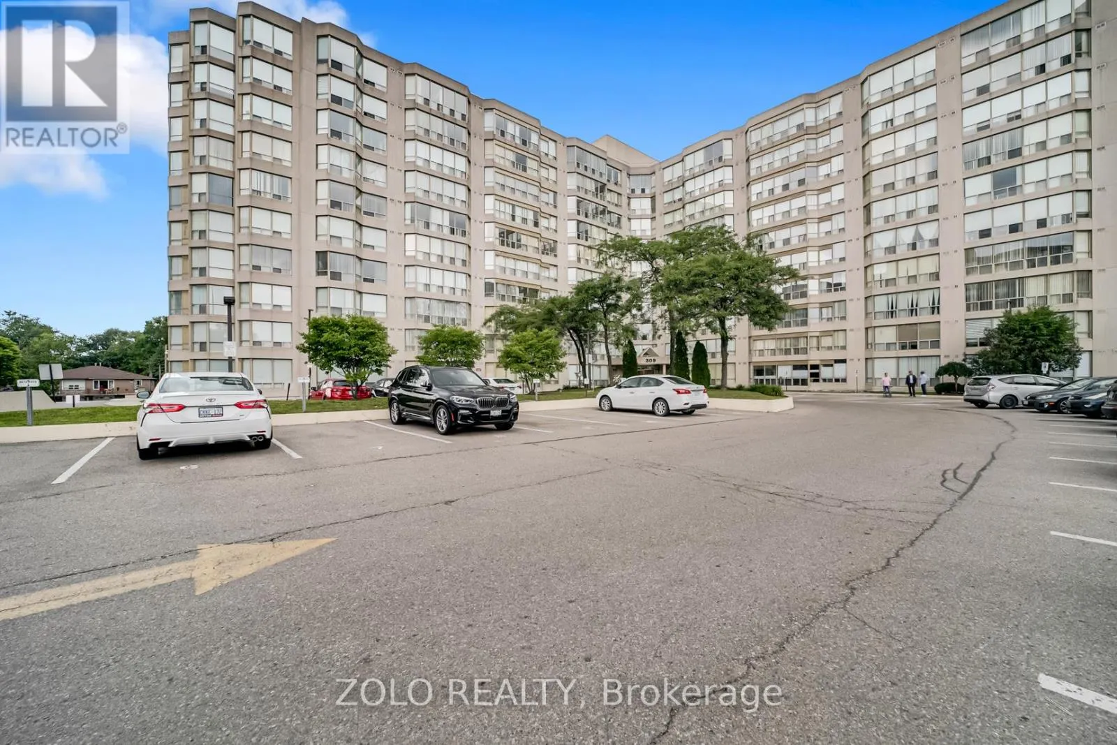 819 - 309 MAJOR MACKENZIE DRIVE E