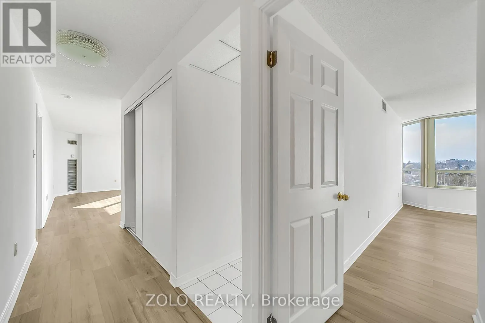 819 - 309 MAJOR MACKENZIE DRIVE E