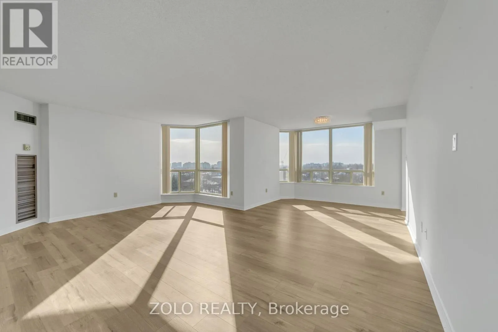 819 - 309 MAJOR MACKENZIE DRIVE E