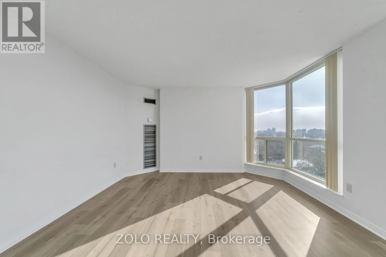 819 - 309 MAJOR MACKENZIE DRIVE E