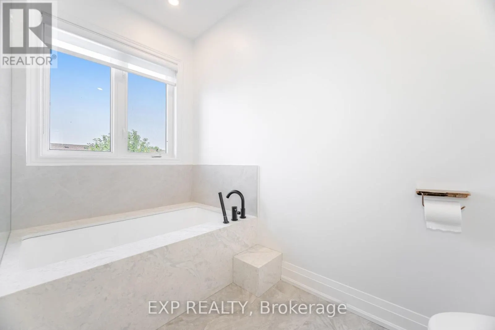 32 ARCO CIRCLE