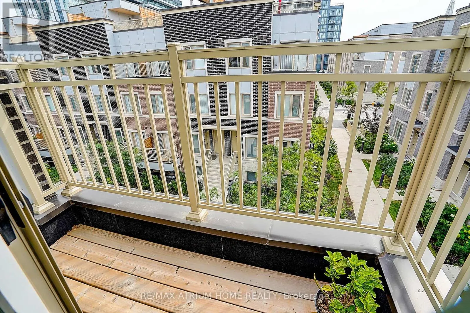 14 - 11 HONEYCRISP CRESCENT