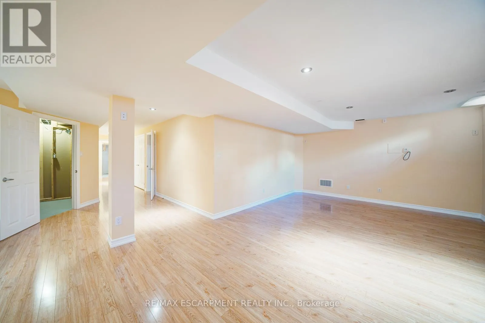 6 WEEKES AVENUE