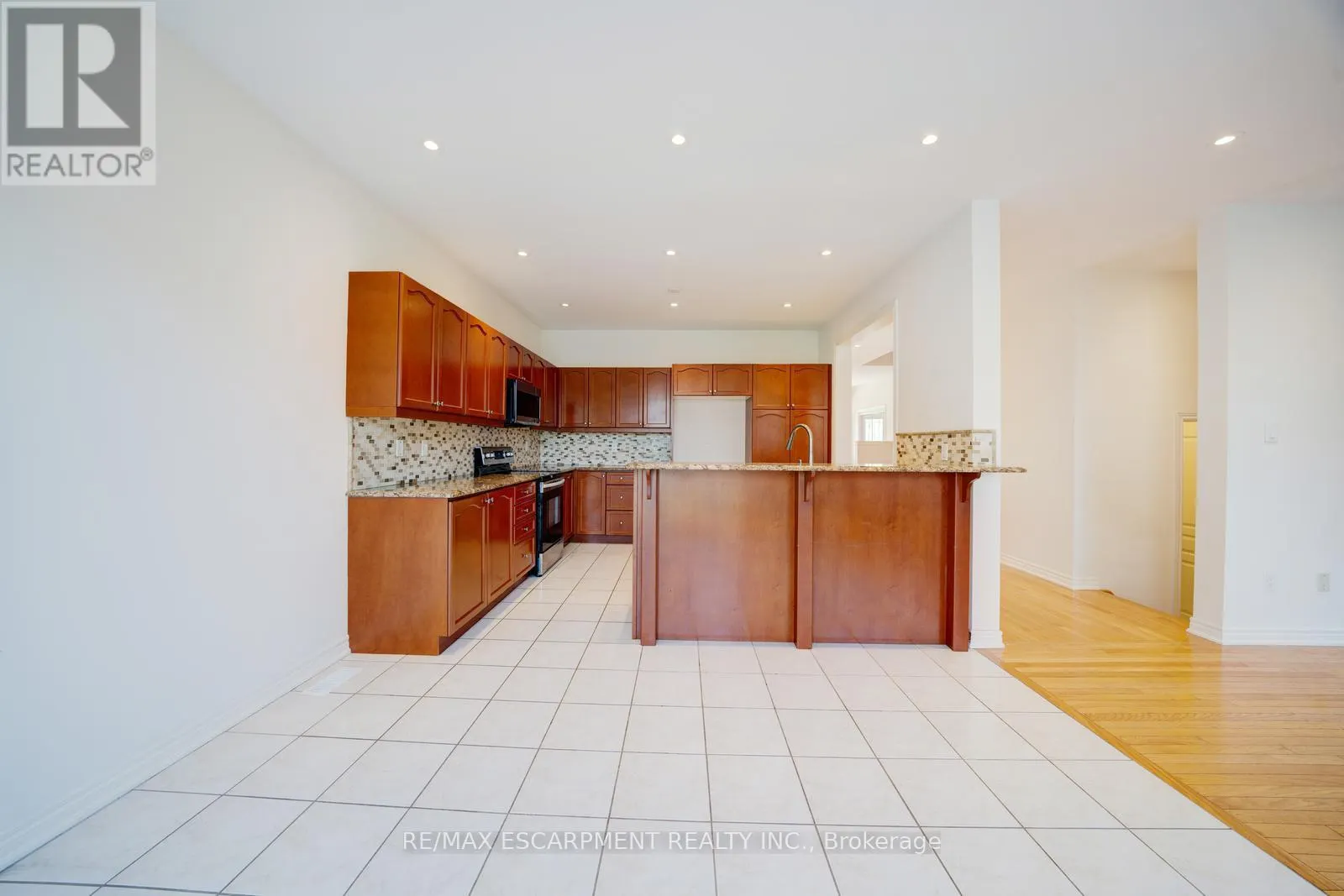 6 WEEKES AVENUE
