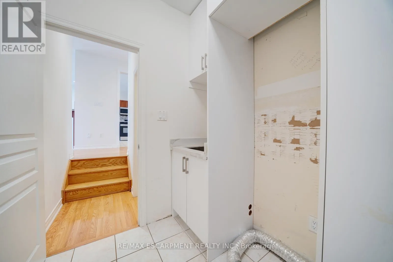 6 WEEKES AVENUE